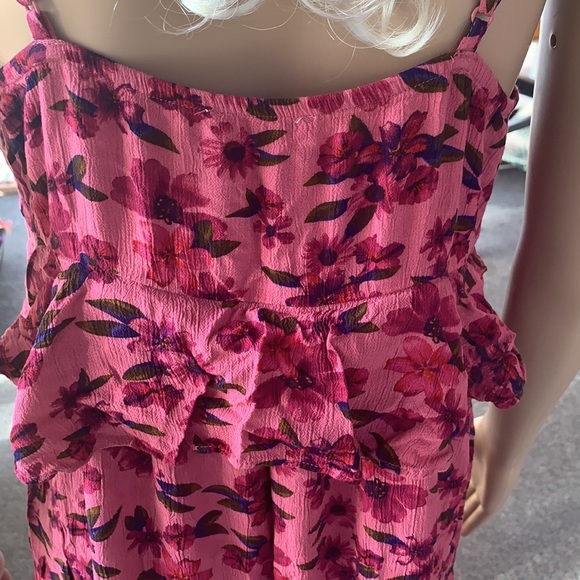 Figure Flattering High-Low Dress Red Floral Med - Picture 4 of 6